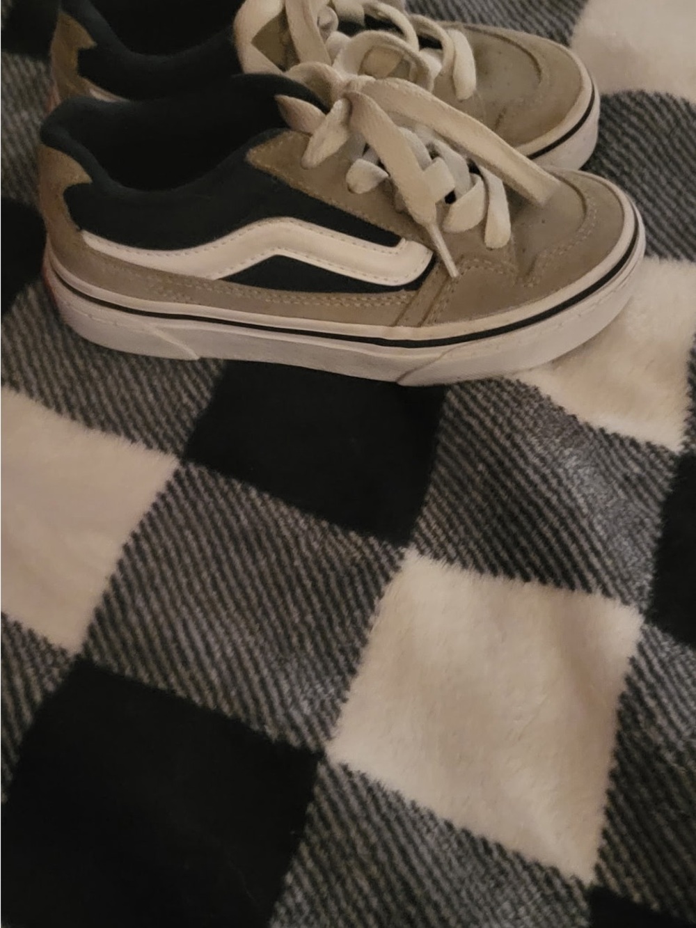 Casual Low-Top Skate Sneakers in Grey,Navy & White